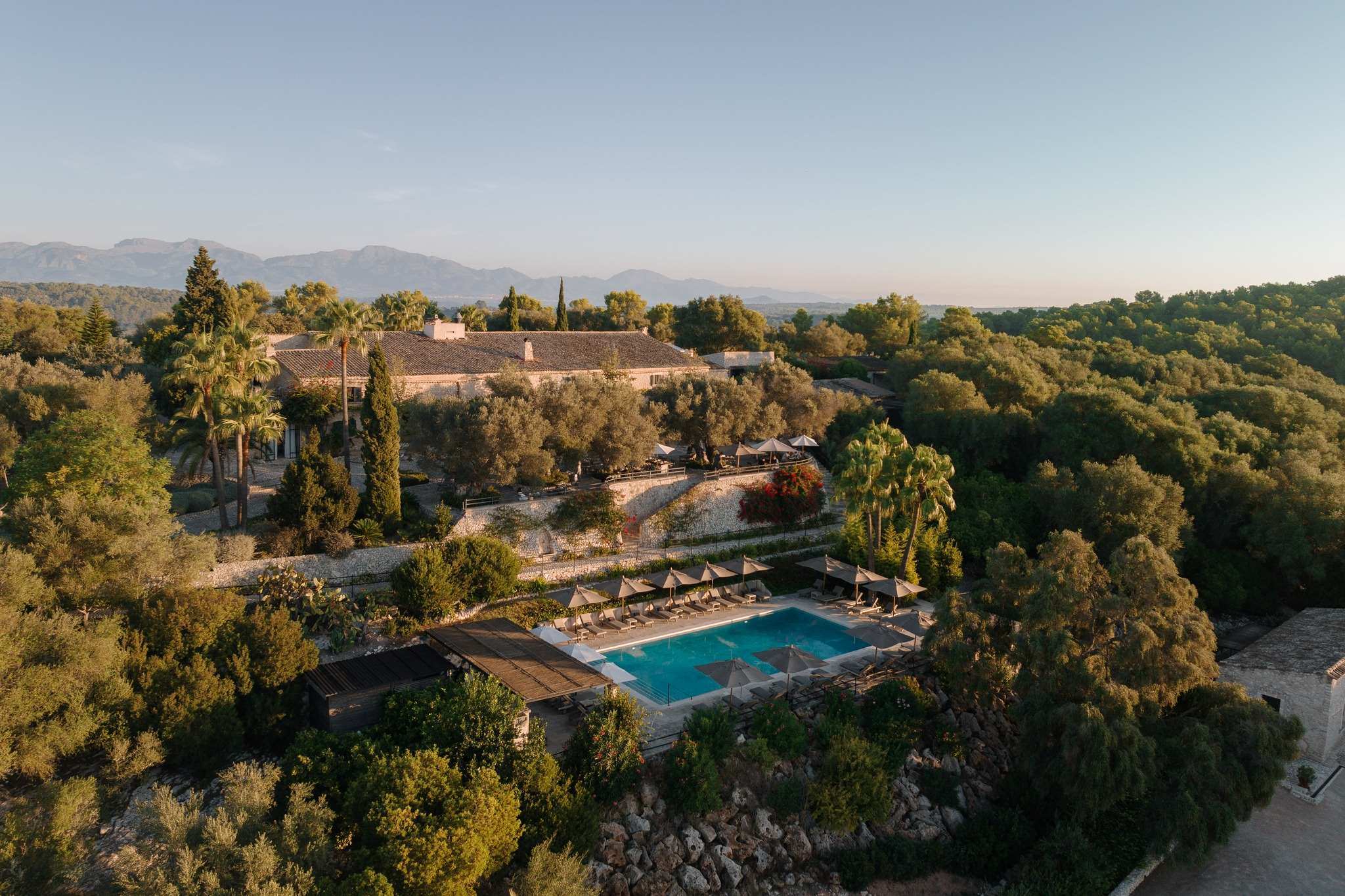 Vista áerea de la Finca Serena en Mallorca, un retiro de wellness en medio de la naturaleza