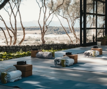 Yoga en plena naturaleza, Finca Serena, Mallorca, oasis de turismo de bienestar